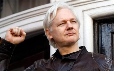 “Hacking Justice: Julian Assange” il 13 febbraio al teatro Ferrara OFF