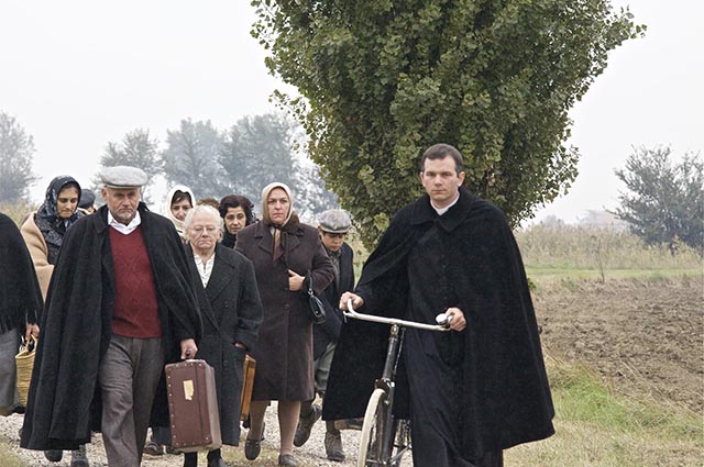 “L’unica via”. Il film su don Santo Perin torna in sala con una versione inedita della pellicola