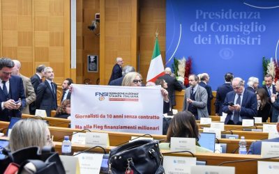 Giornalisti da 10 anni  senza contratto. La protesta arriva alla Camera “ma non contro il governo”